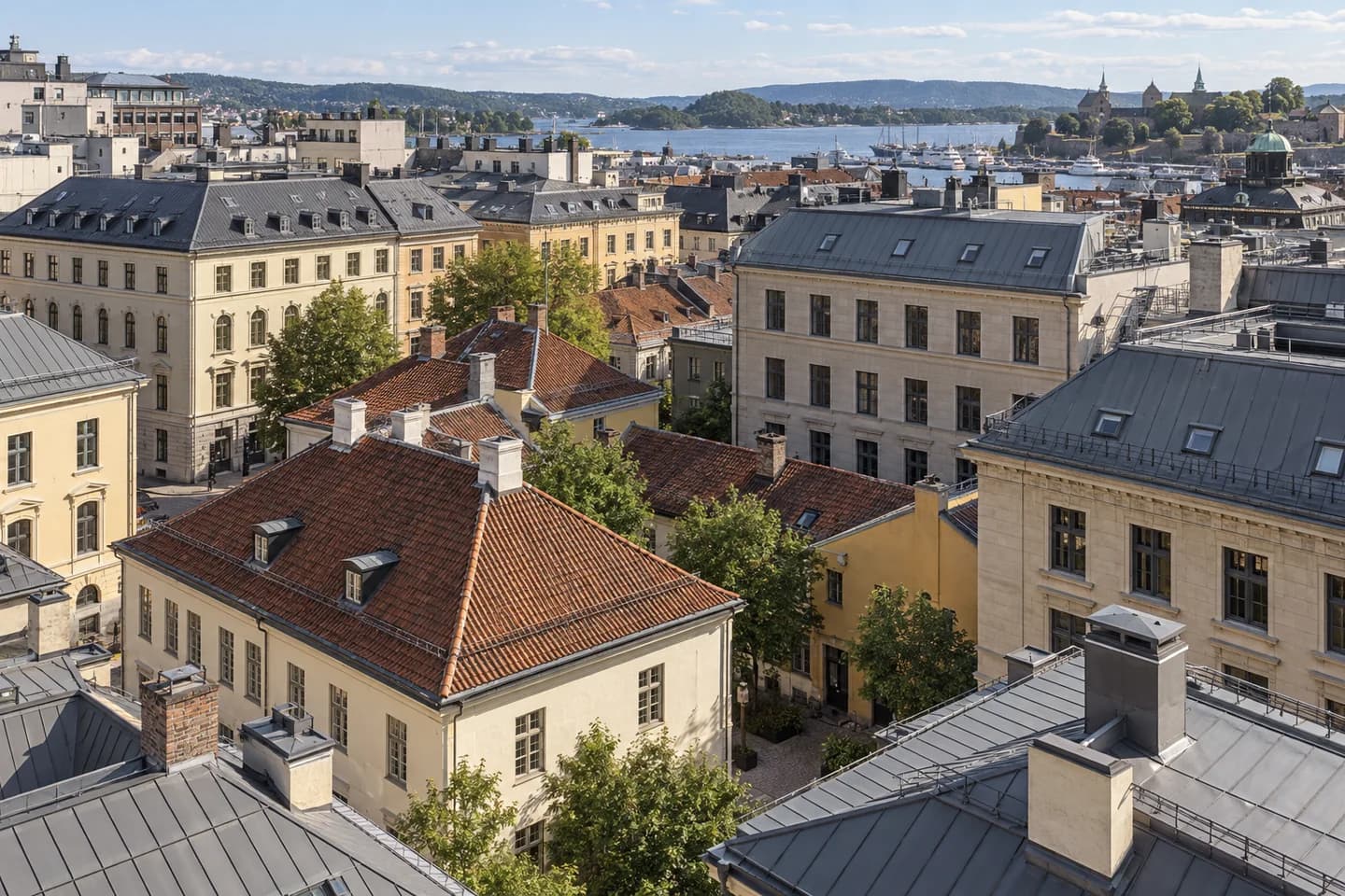 Illustrasjon: Historiske tak og bykvartaler inspirert av Kvadraturen