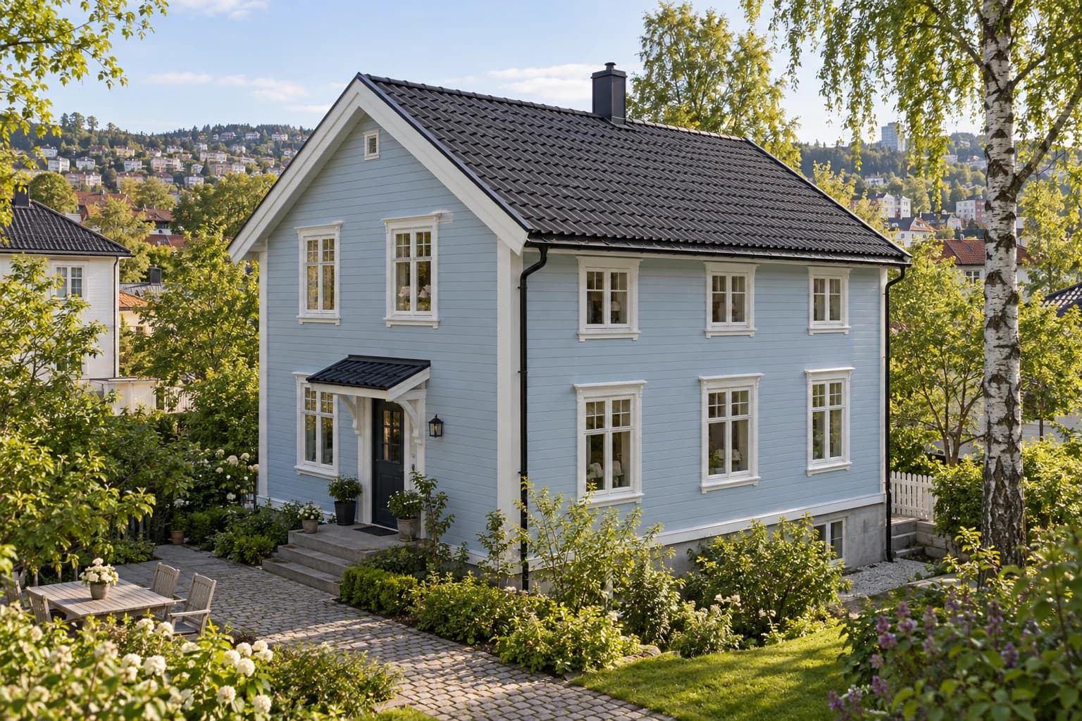 Illustrasjon: Bolig med synlig tak og fasade i et grønt boligområde inspirert av Oslo.