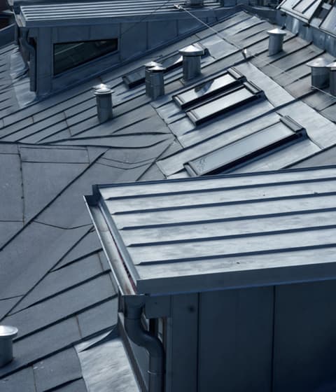 Lekkasjer starter ofte her – få kontroll på beslagene på taket