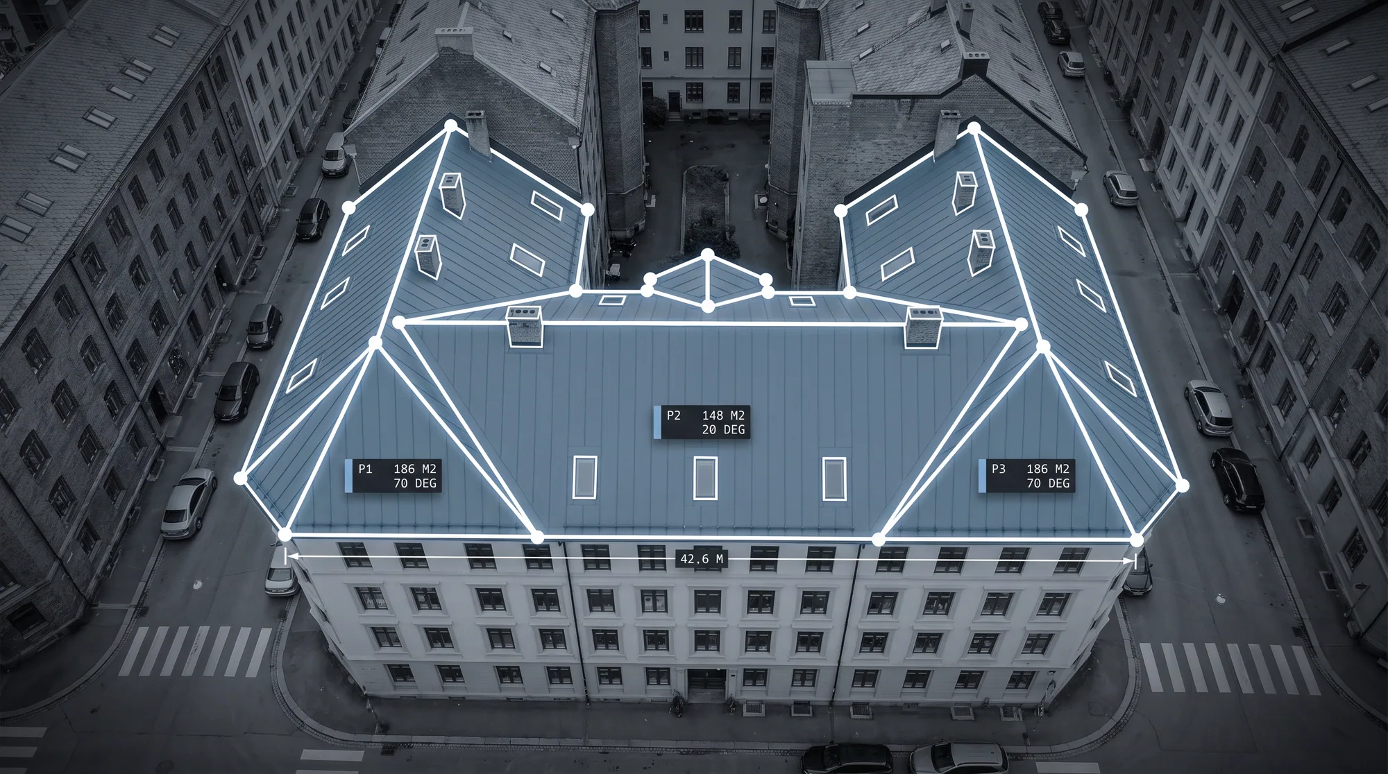 Oppmålt mansardtak på Oslo-bygård med tre takflater, areal og helning markert
